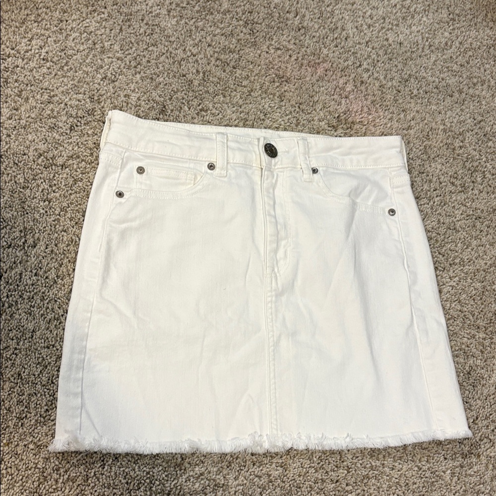 American Eagle White Super Stretch Denim Skirt in Size 6